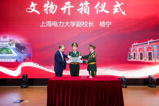 文物走进上电！英国365官网携手中共一大纪念馆开展“百物进百校，百讲证百年”红色教育主题活动